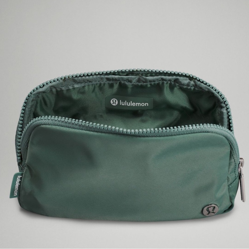NWT Lululemon everywhere belt bag 1 L Tidewater Teal - Picture 3 of 9